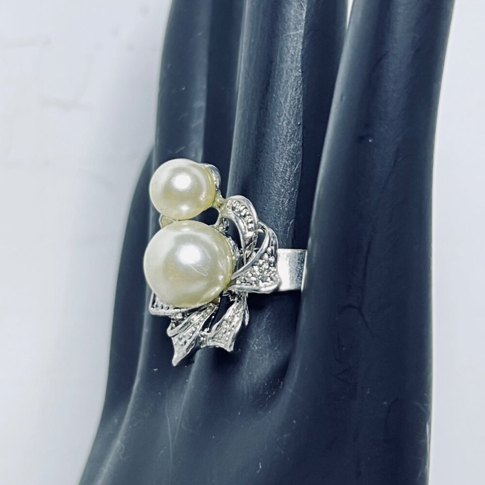 Silver Tone And Rhinestone With 2 Faux Pearls Ribbon Ring (R434) - Picture 4 of 8